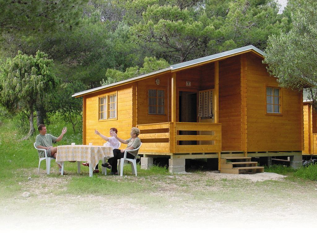 Victoria Cottage Camping Dole Blato  Exterior photo